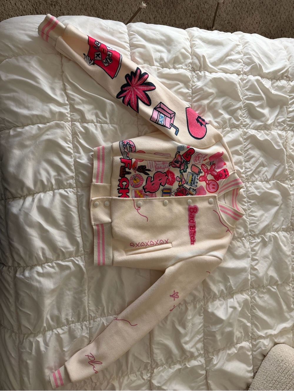 Women’s Cream & Pink Graphic Bomber Sweater Jacket
